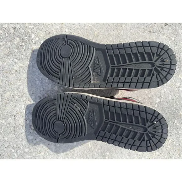 Nike Air Jordan 1 Mid Sneakers Red Bred Black Basketball Streetwear Men Size 9.5 - Picture 11 of 12